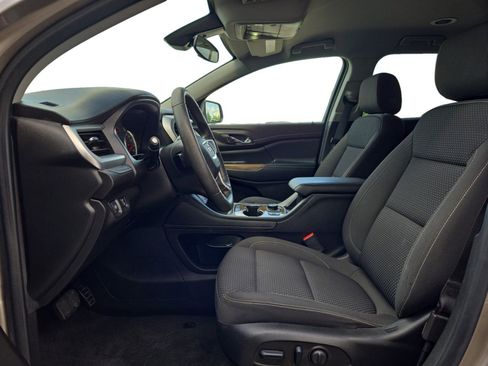 Used 2023 GMC Acadia SLE w/ Driver Convenience Package FWD image 12