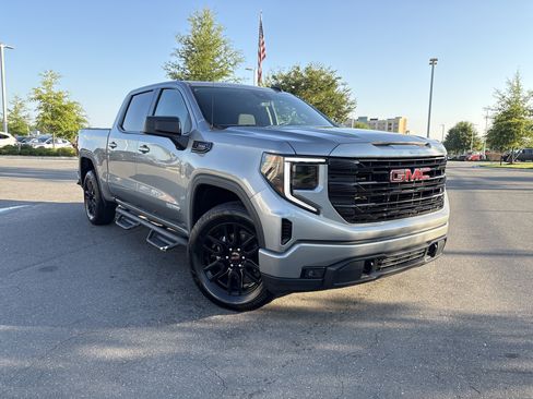 Used 2025 GMC Sierra 1500 Elevation AWD/4WD image 2