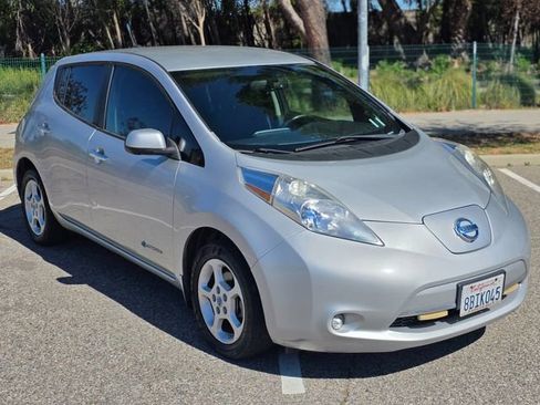 Used 2013 Nissan Leaf SV w/ Premium Pkg image 3