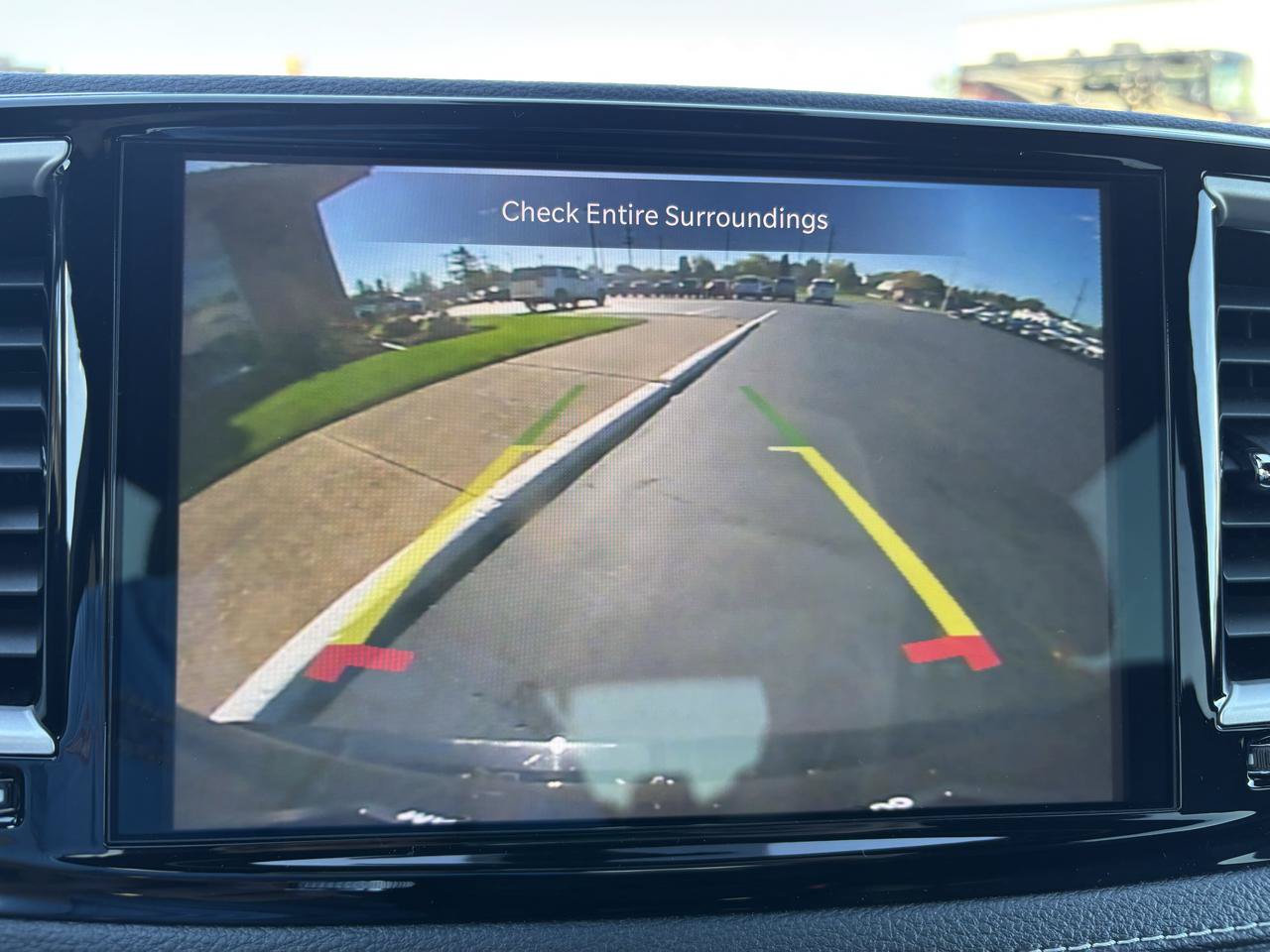 Used 2023 Chrysler Pacifica Touring-L w/ Uconnect Theater Family Group FWD image 25