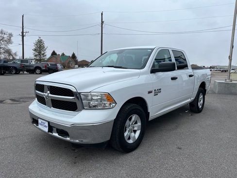 Used 2022 RAM 1500 Classic SLT AWD/4WD image 3