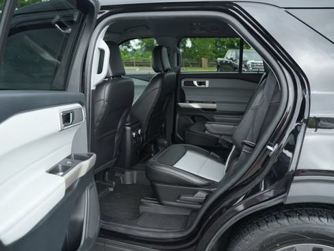 Used 2022 Ford Explorer XLT w/ Equipment Group 202A RWD image 15