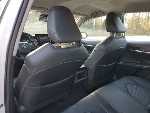 Used 2024 Toyota Camry SE image 9