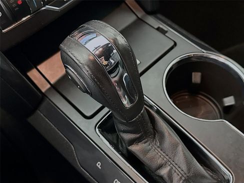 Used 2018 Ford Explorer XLT w/ Equipment Group 202A image 18