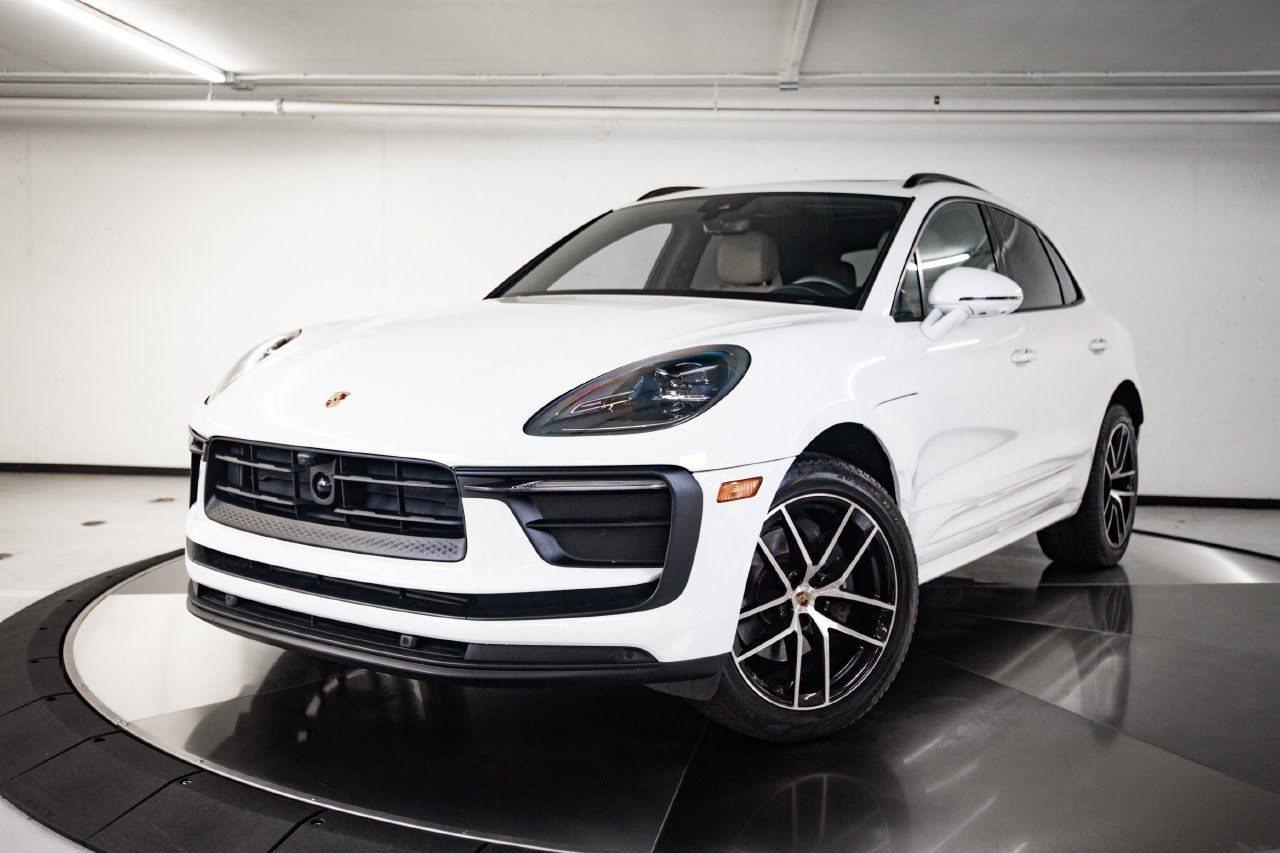 Certified 2024 Porsche Macan AWD/4WD image 1