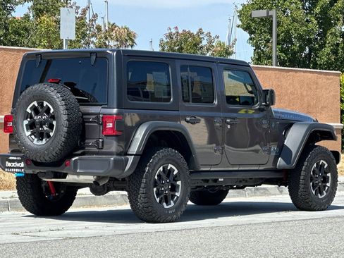 Used 2025 Jeep Wrangler Unlimited Rubicon 4xe w/ Convenience Group AWD/4WD image 4
