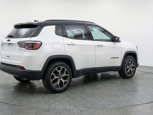 Used 2025 Jeep Compass Limited image 9