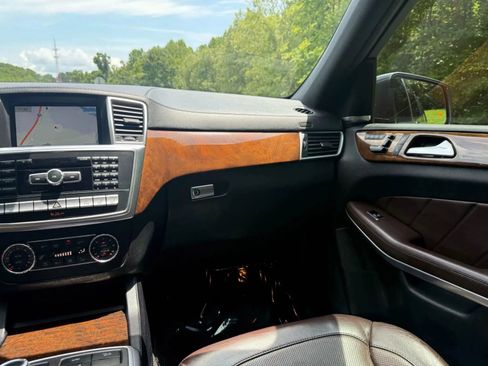 Used 2014 Mercedes-Benz GL 550 4MATIC image 26