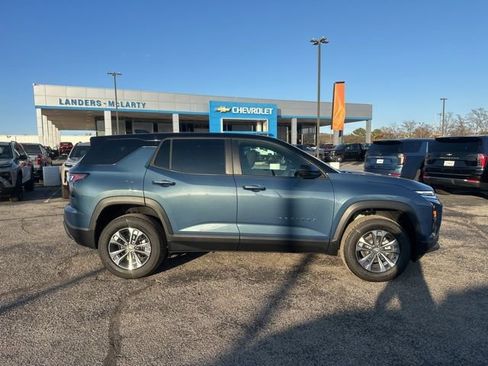 New 2026 Chevrolet Equinox LT image 2