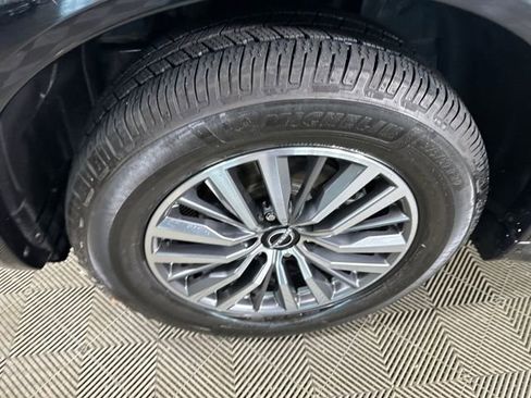 Used 2021 Nissan Armada SL w/ Captain's Chairs Package image 10