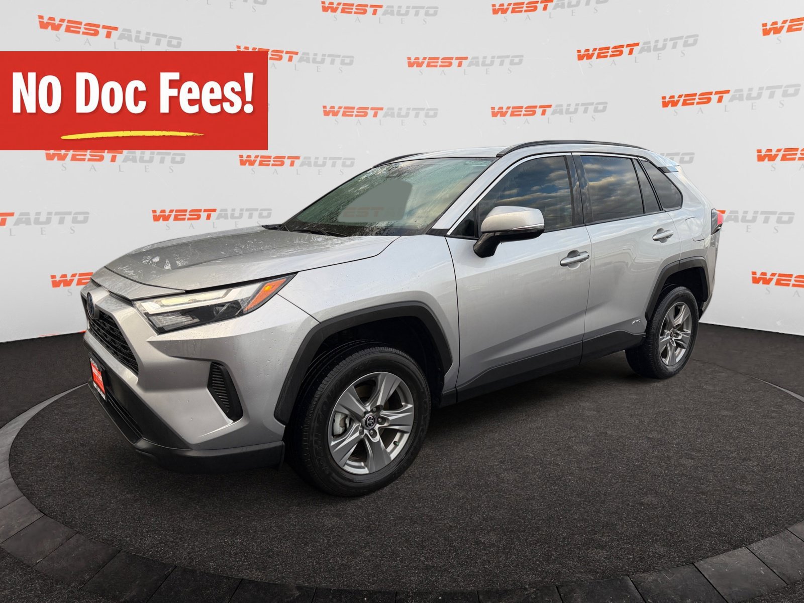 Used 2022 Toyota RAV4 XLE w/ Convenience Package AWD/4WD image 1