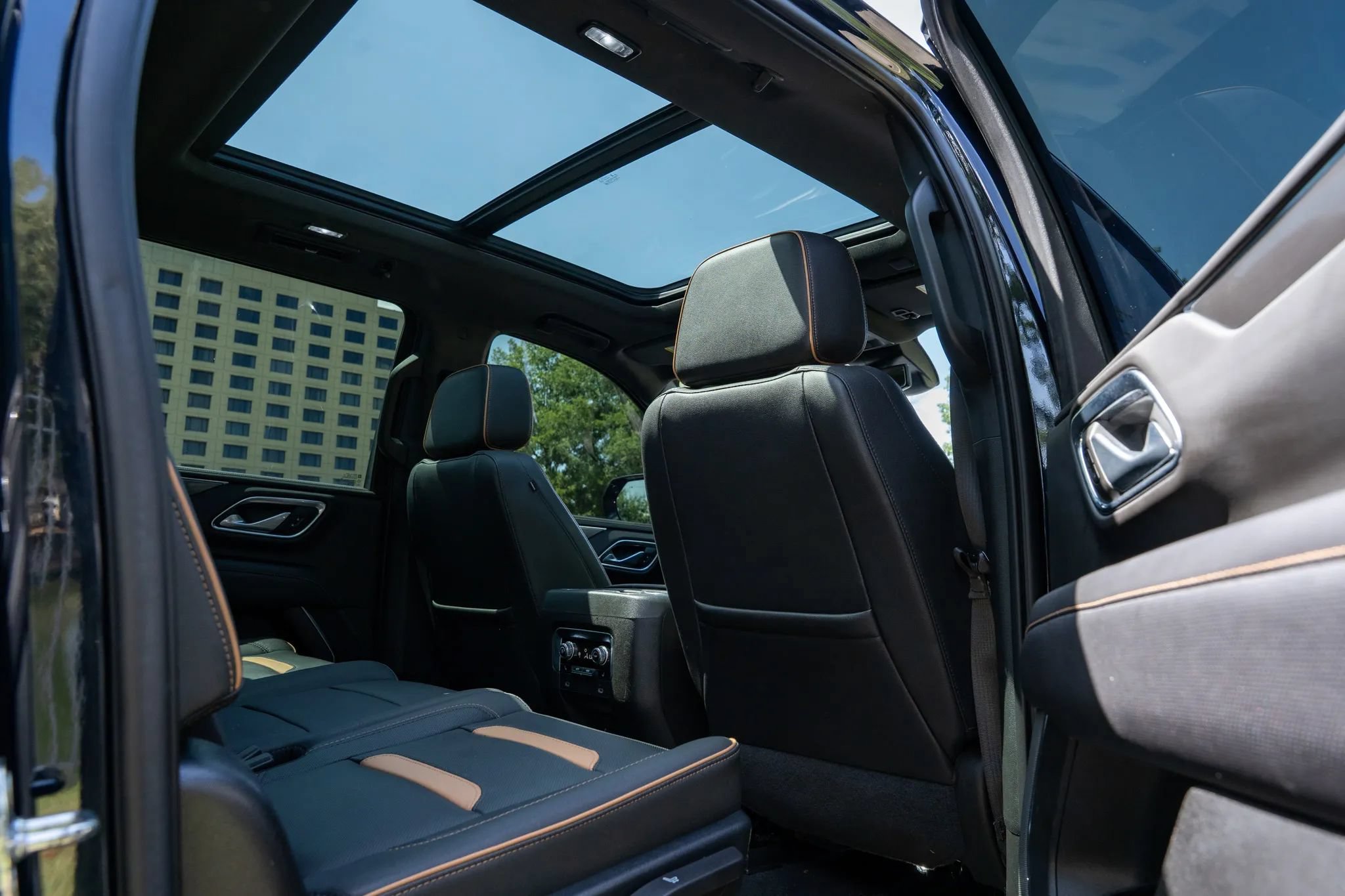Used 2023 GMC Yukon XL AT4 w/ AT4 Premium Package AWD/4WD image 16