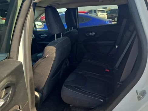 Used 2016 Jeep Cherokee Latitude FWD image 4