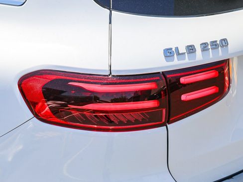 Certified 2026 Mercedes-Benz GLB 250 image 8