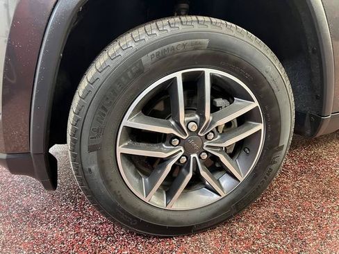 Used 2019 Jeep Grand Cherokee Limited AWD/4WD image 11