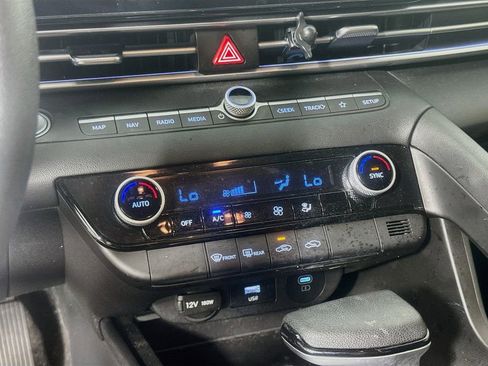 Used 2024 Hyundai Elantra SEL FWD image 16