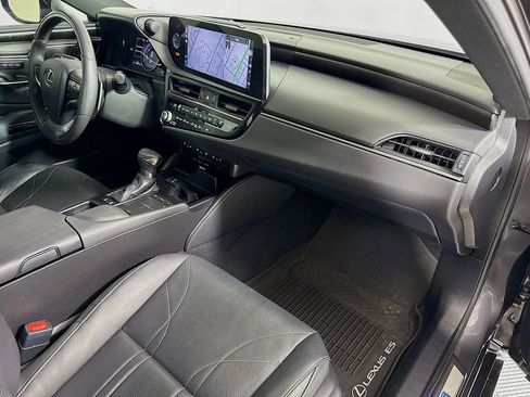 Used 2022 Lexus ES 300h Ultra Luxury w/ Accessory Package 2 image 31
