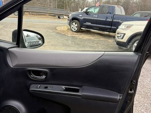 Used 2012 Toyota Yaris SE image 23