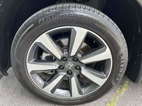 Used 2025 Honda Pilot Elite image 13