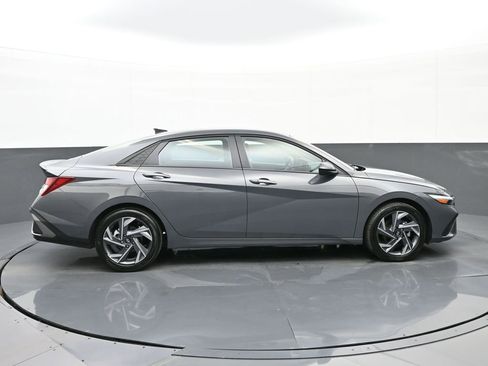 Certified 2025 Hyundai Elantra Sport image 2