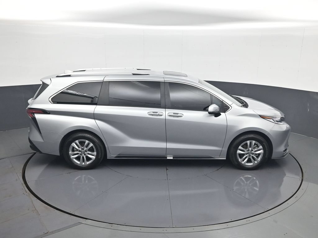Used 2025 Toyota Sienna Limited AWD/4WD image 18