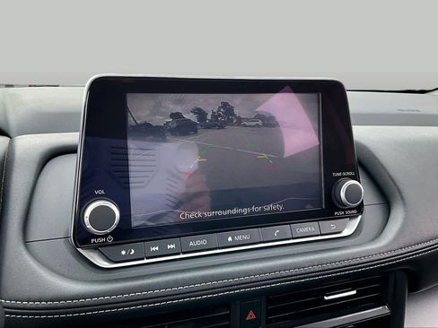 Used 2025 Nissan Rogue SV FWD image 27
