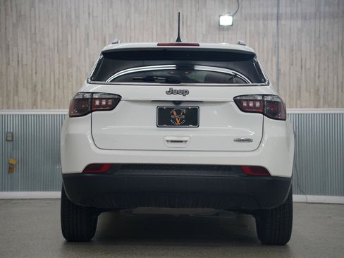 Used 2022 Jeep Compass Latitude FWD image 9