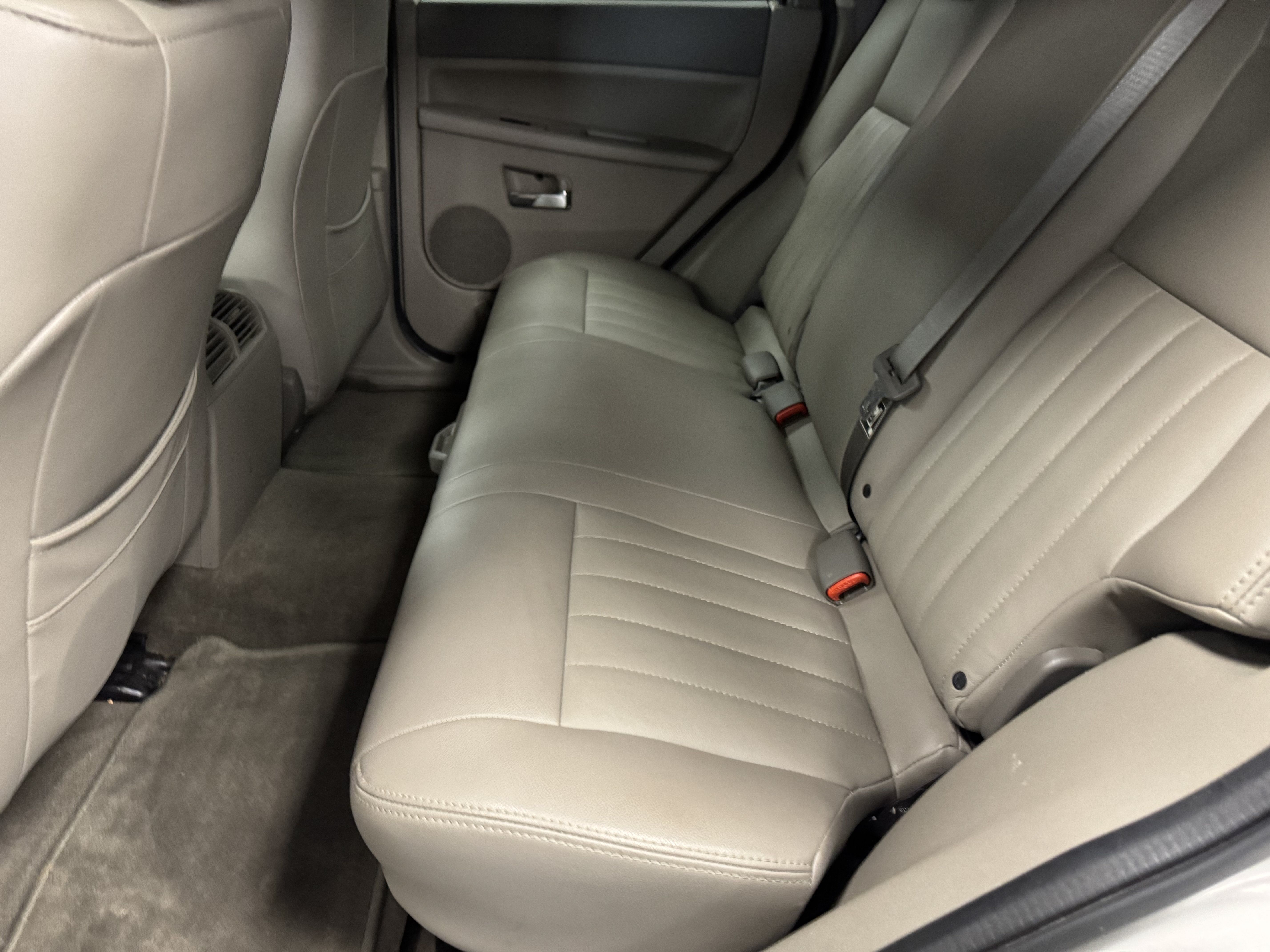 Used 2009 Jeep Grand Cherokee Laredo RWD image 11