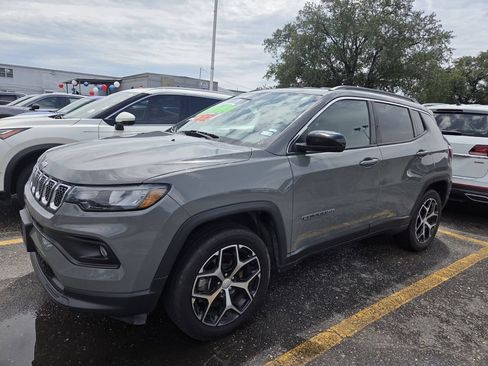 Used 2024 Jeep Compass Latitude AWD/4WD image 1