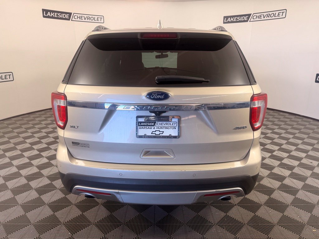 Used 2017 Ford Explorer XLT w/ Equipment Group 202A AWD/4WD image 5