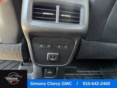 Used 2023 Chevrolet Equinox Premier AWD/4WD image 33