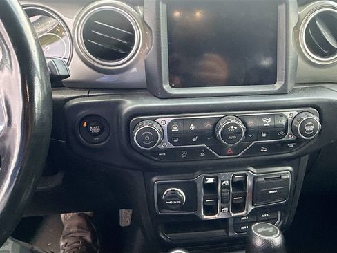 Used 2022 Jeep Wrangler Unlimited Sahara w/ Cold Weather Group AWD/4WD image 16