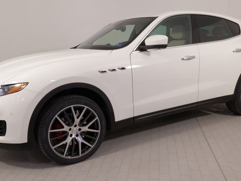 Used 2018 Maserati Levante image 3