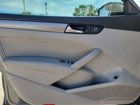 Used 2014 Volkswagen Passat TDI SE FWD image 14