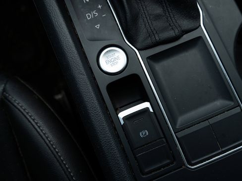 Used 2020 Volkswagen Atlas SE image 25