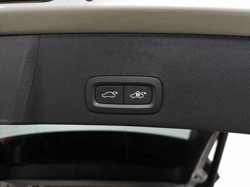 Certified 2025 Volvo XC40 B5 Plus image 10