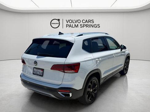 Used 2024 Volkswagen Taos SE w/ Black Wheel Package FWD image 7