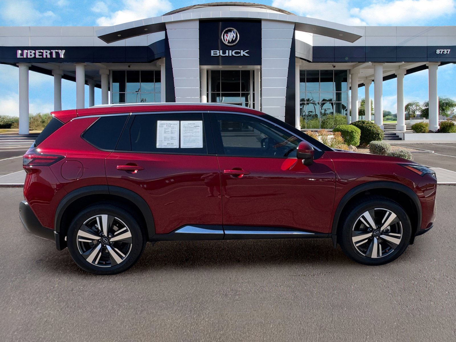 Used 2023 Nissan Rogue SL FWD image 2