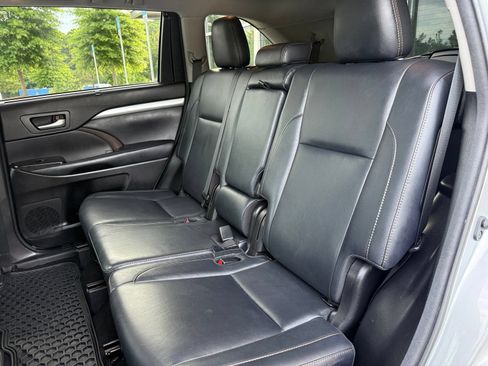 Used 2018 Toyota Highlander XLE AWD/4WD image 40