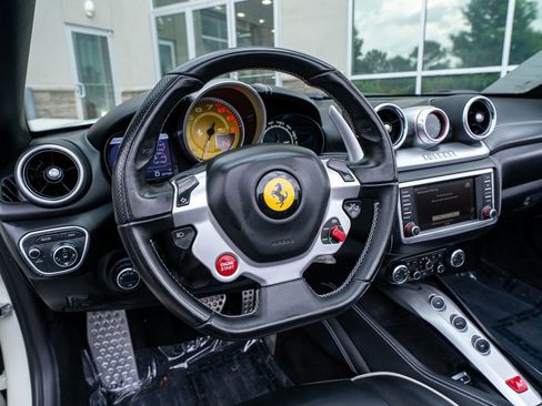 Used 2015 Ferrari California T RWD image 27