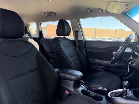 Used 2016 Kia Soul + image 34