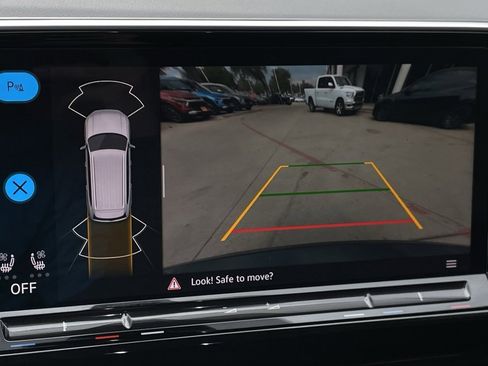 Used 2025 Volkswagen Atlas SE image 18