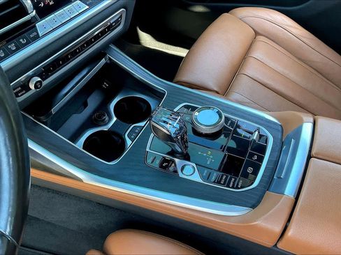 Used 2022 BMW X7 M50i image 15