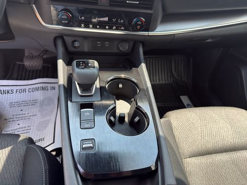 Used 2024 Nissan Rogue SV FWD image 18