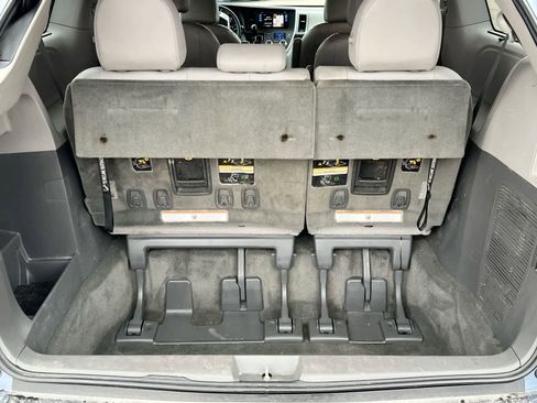 Used 2015 Toyota Sienna XLE Premium image 34
