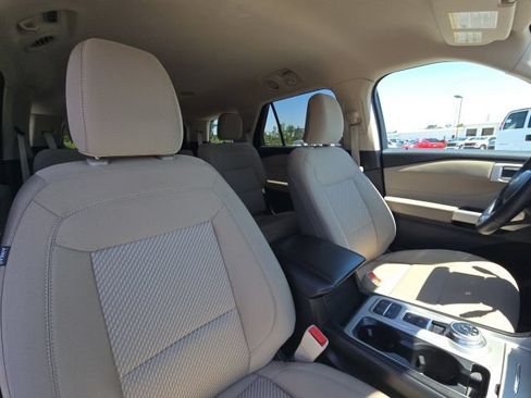 Used 2024 Ford Explorer XLT RWD image 21