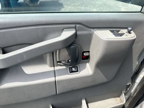 Used 2016 GMC Savana 2500 RWD image 17