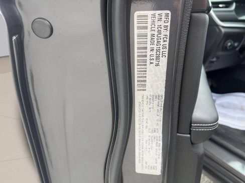 Used 2025 Jeep Grand Cherokee Laredo X RWD image 24