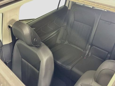 Used 2023 Volkswagen Tiguan SE AWD/4WD image 24