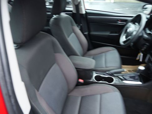 Used 2018 Toyota Corolla LE image 28